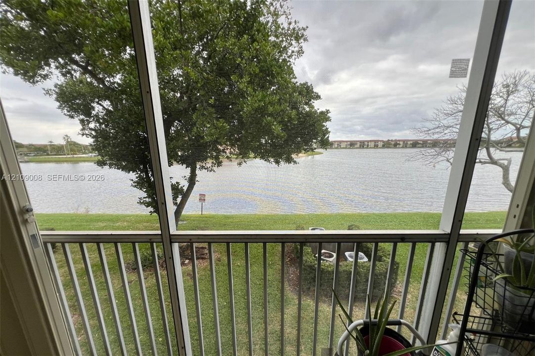 For Rent: $1,850 (1 beds, 1 baths, 585 Square Feet)