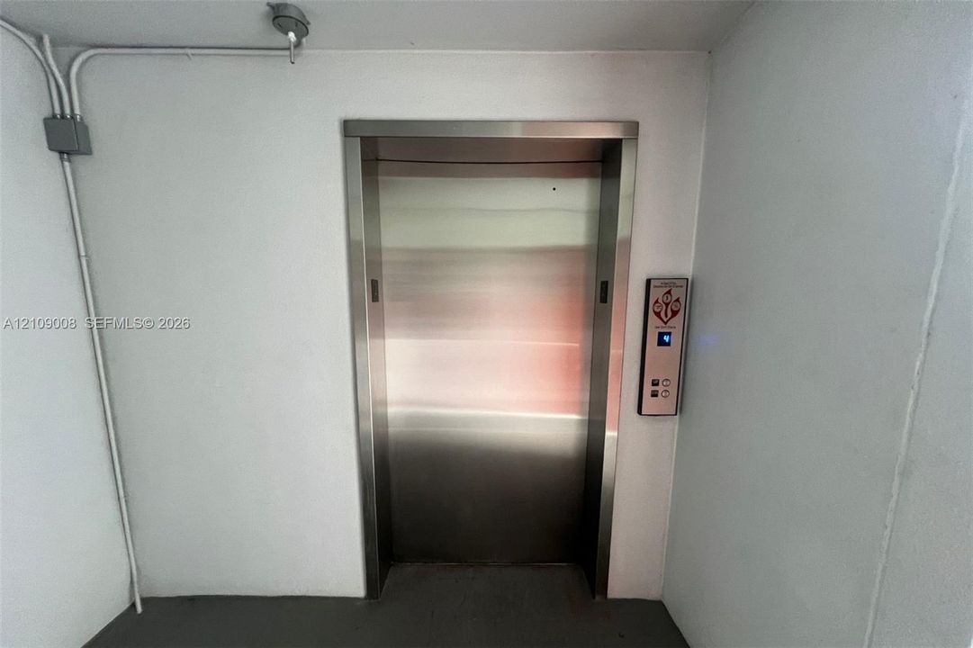 For Rent: $1,850 (1 beds, 1 baths, 585 Square Feet)