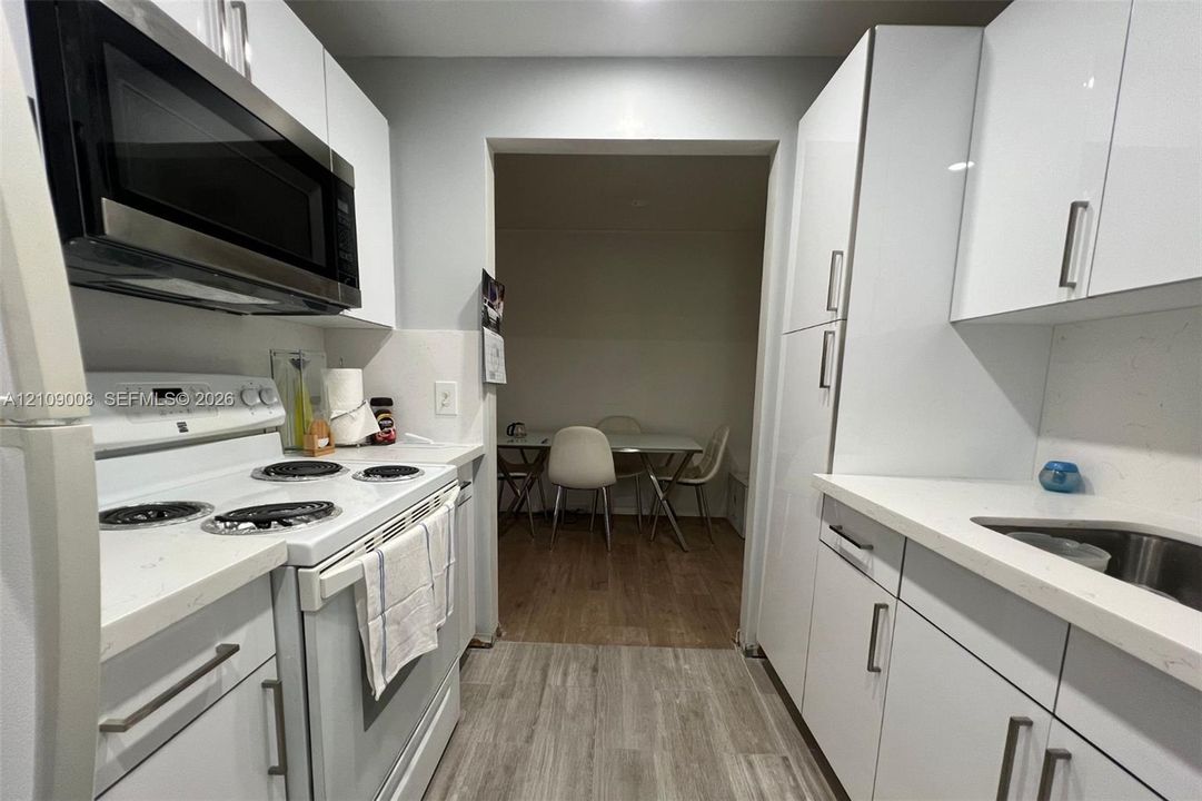 For Rent: $1,850 (1 beds, 1 baths, 585 Square Feet)