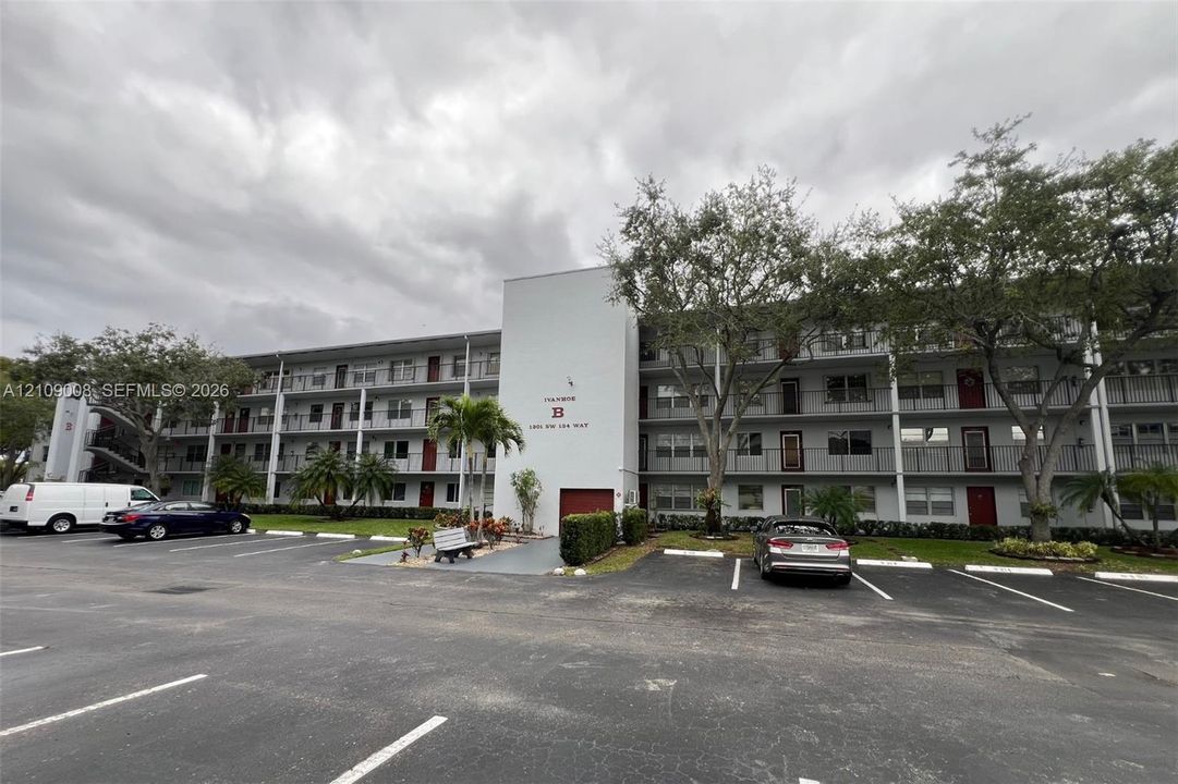 For Rent: $1,850 (1 beds, 1 baths, 585 Square Feet)