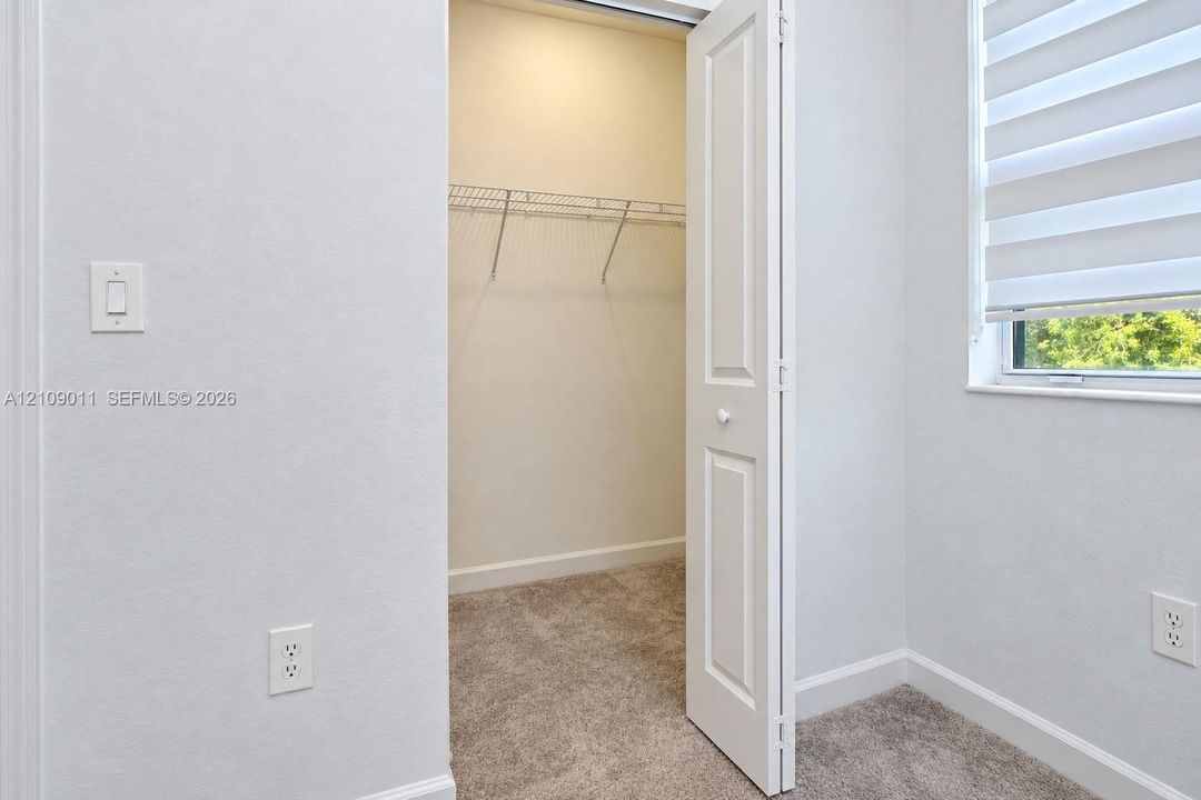 For Rent: $3,250 (4 beds, 2 baths, 1872 Square Feet)