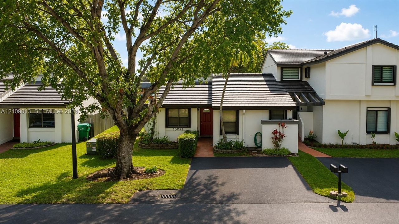 На продажу: $439,999 (2 спален, 2 ванн, 1095 Квадратных фут)