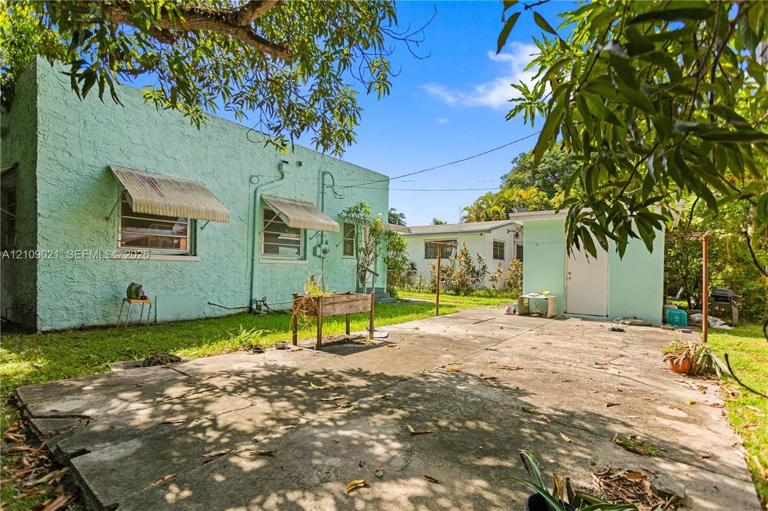 For Sale: $799,000 (3 beds, 1 baths, 1408 Square Feet)