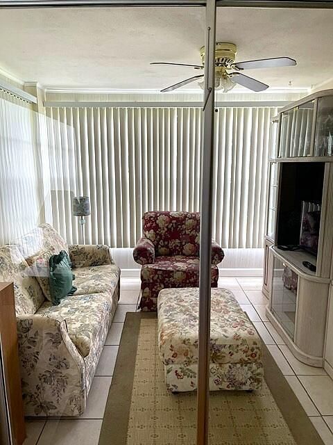 Enclosed Florida room under air