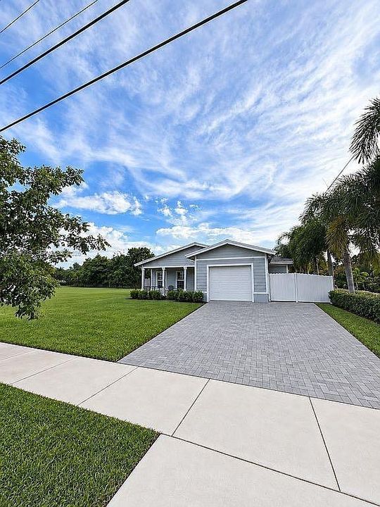 For Sale: $670,000 (4 beds, 3 baths, 1620 Square Feet)