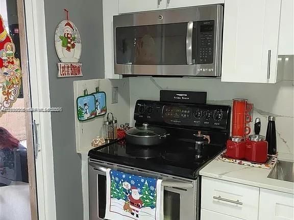 На продажу: $370,000 (2 спален, 2 ванн, 1050 Квадратных фут)