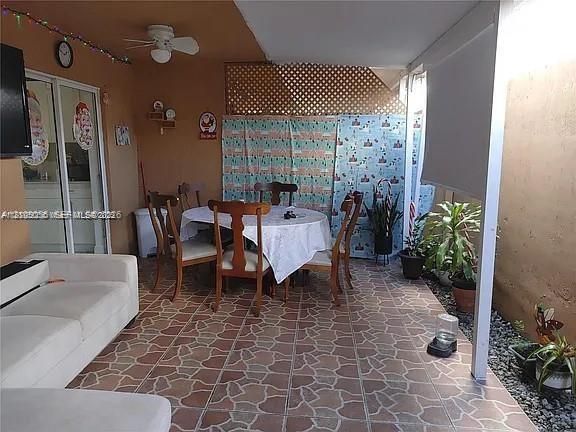 На продажу: $370,000 (2 спален, 2 ванн, 1050 Квадратных фут)