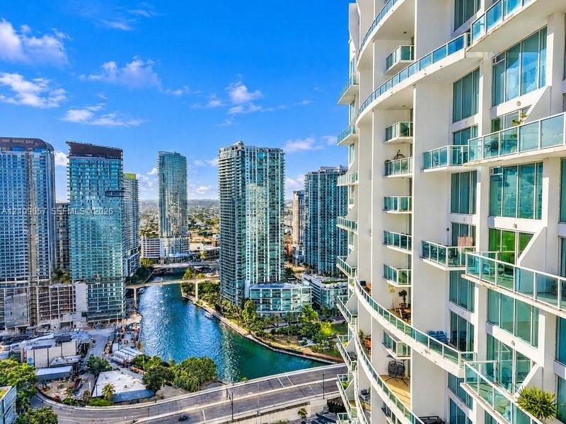 В аренду: $3,400 (1 спален, 1 ванн, 987 Квадратных фут)