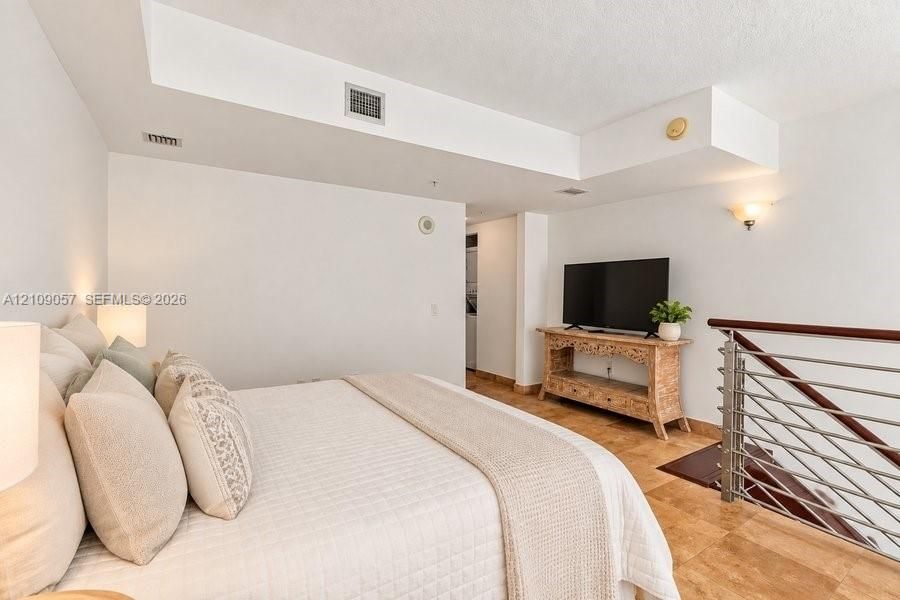 В аренду: $3,400 (1 спален, 1 ванн, 987 Квадратных фут)