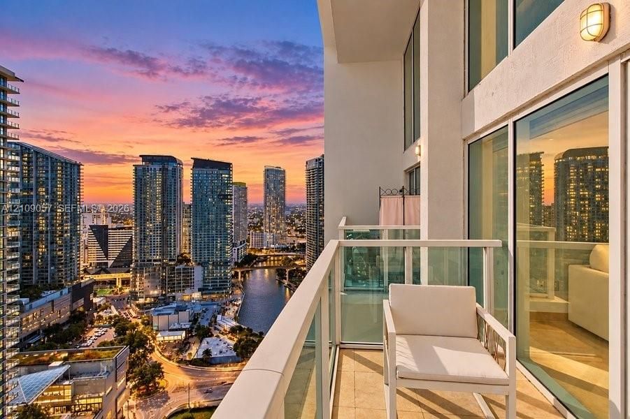 В аренду: $3,400 (1 спален, 1 ванн, 987 Квадратных фут)
