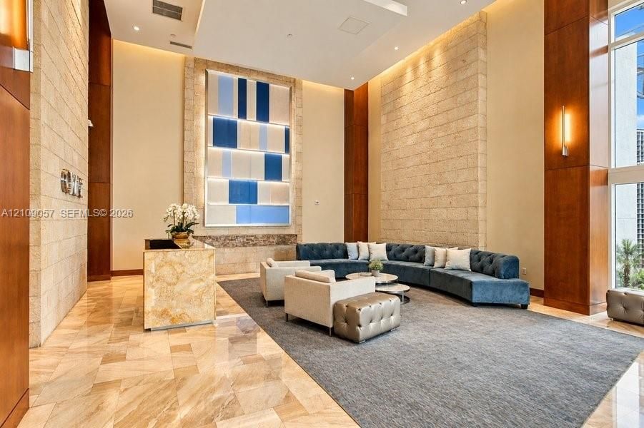 В аренду: $3,400 (1 спален, 1 ванн, 987 Квадратных фут)