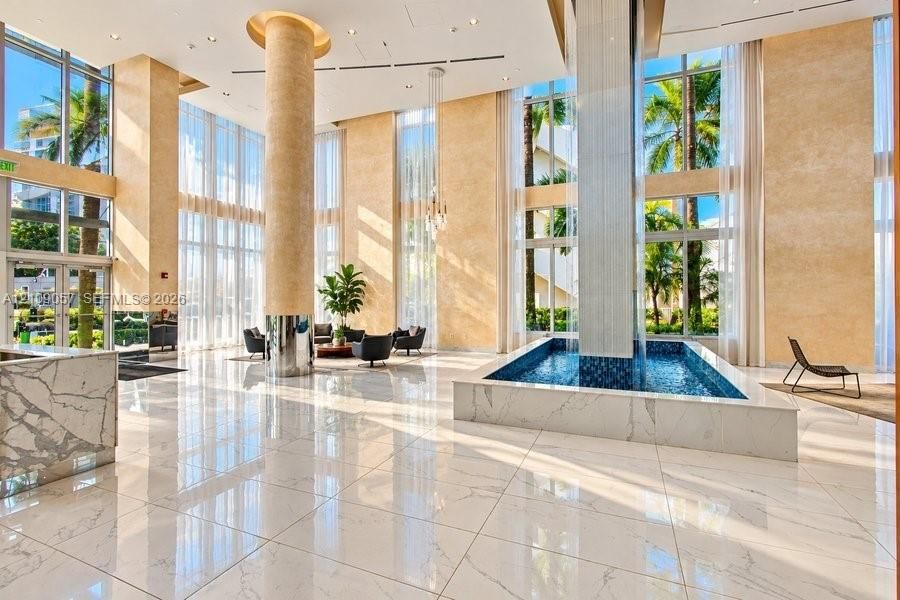 В аренду: $3,400 (1 спален, 1 ванн, 987 Квадратных фут)