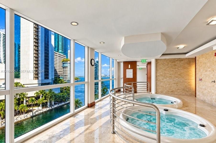 В аренду: $3,400 (1 спален, 1 ванн, 987 Квадратных фут)