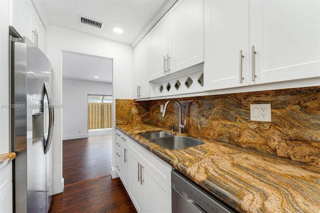 For Rent: $3,500 (4 beds, 2 baths, 2080 Square Feet)