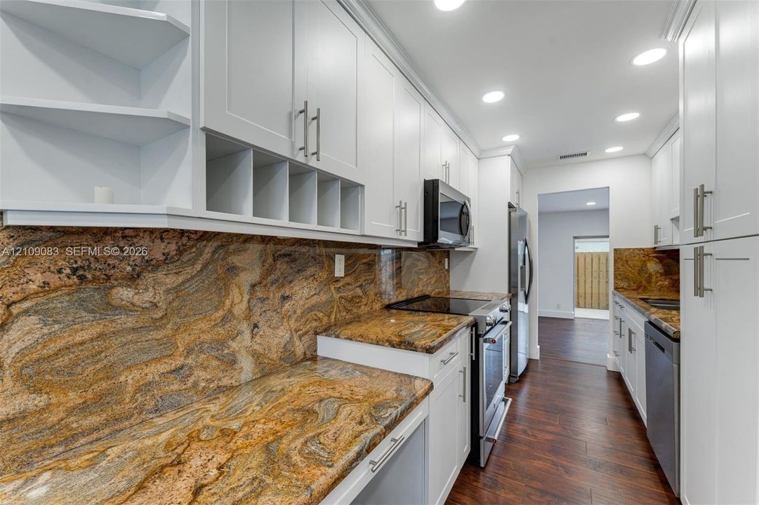 For Rent: $3,500 (4 beds, 2 baths, 2080 Square Feet)
