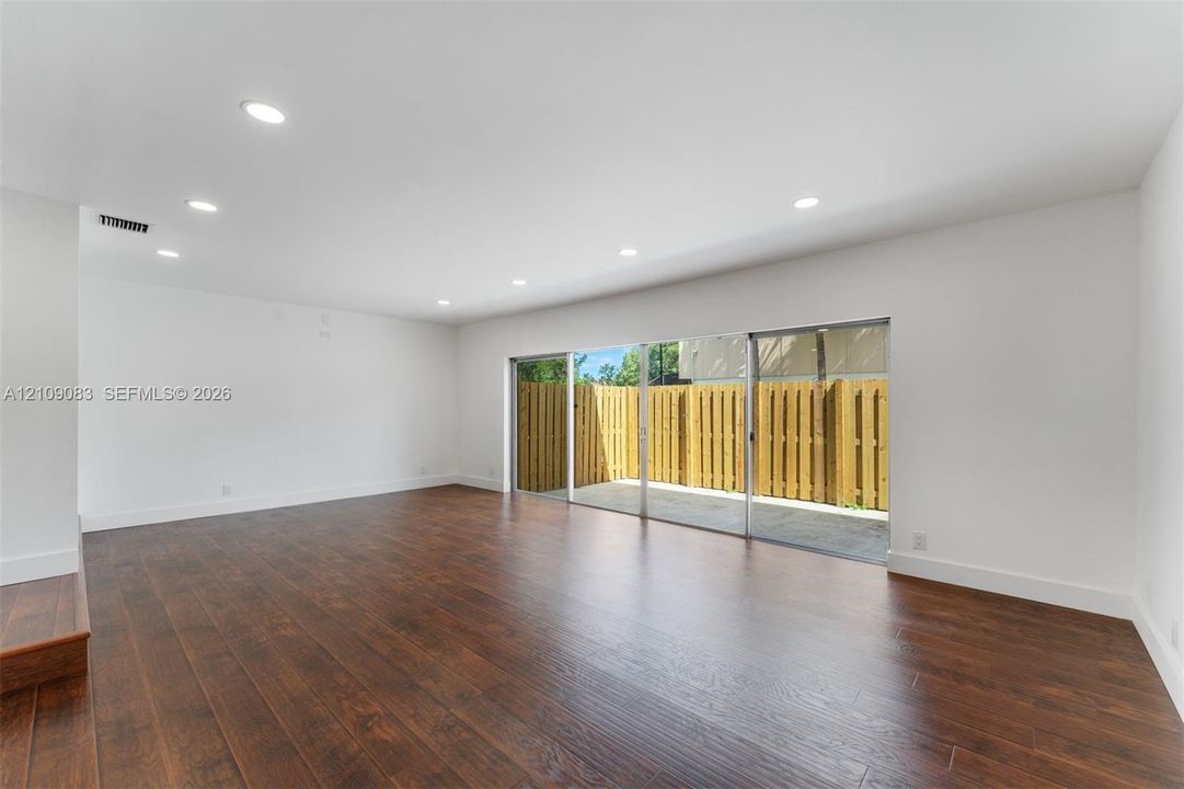 For Rent: $3,500 (4 beds, 2 baths, 2080 Square Feet)