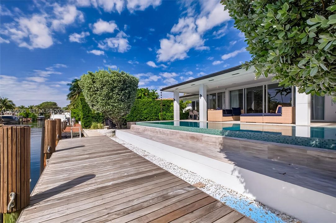For Sale: $4,950,000 (4 beds, 4 baths, 4247 Square Feet)