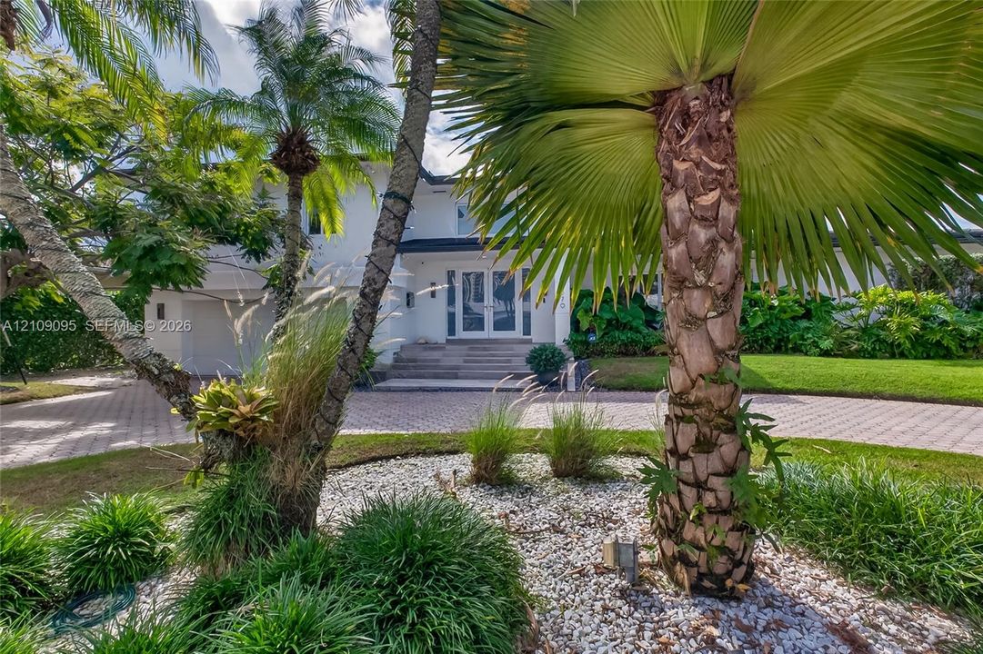 For Sale: $4,950,000 (4 beds, 4 baths, 4247 Square Feet)