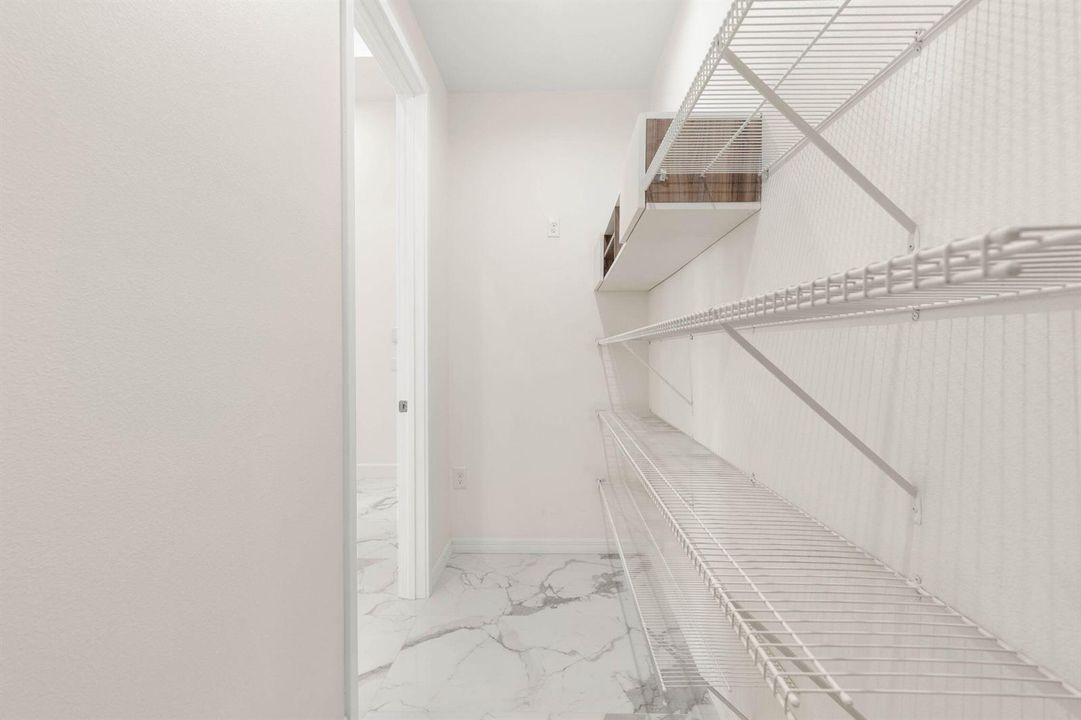 23-web-or-mls-116 Longview Way N-21