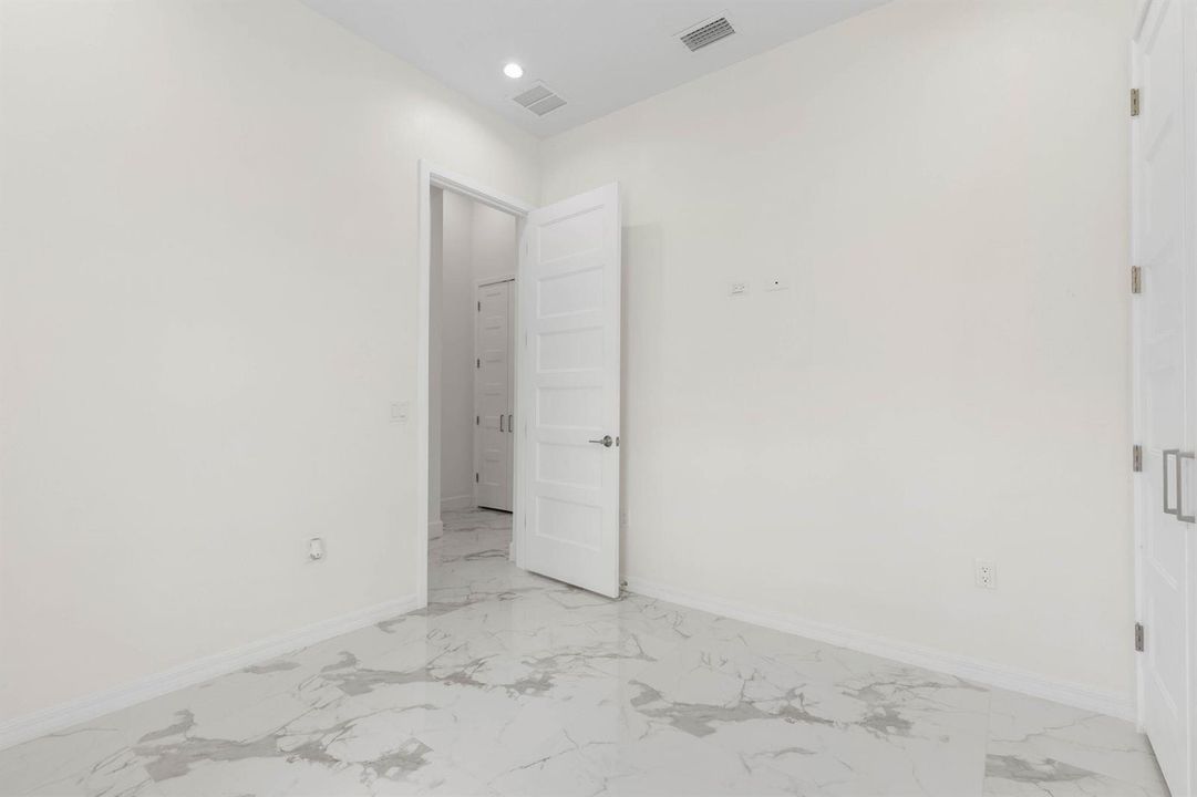 53-web-or-mls-116 Longview Way N-50