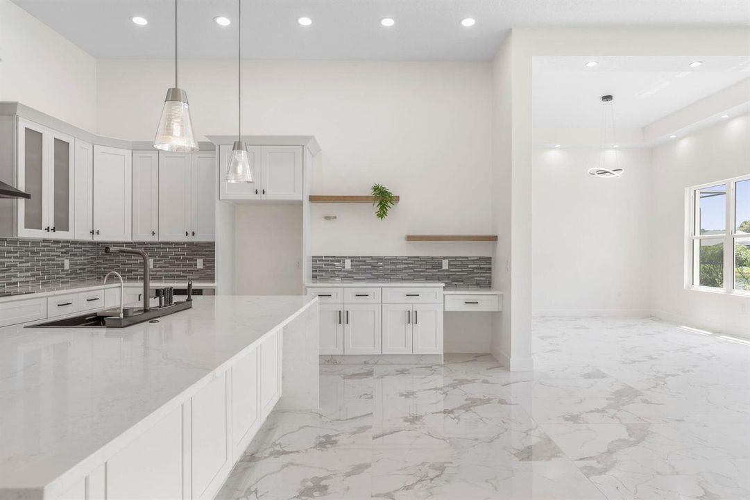 12-web-or-mls-116 Longview Way N-11