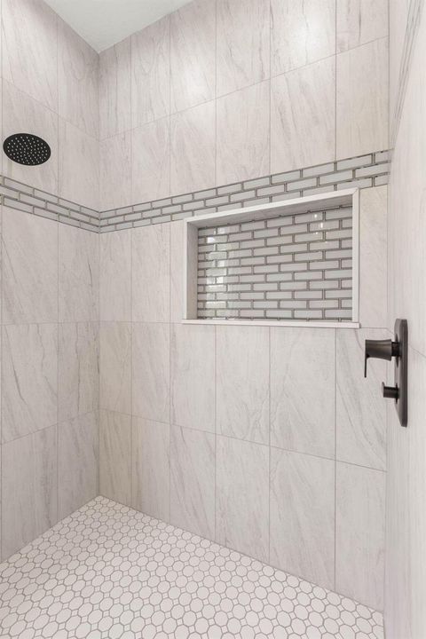 39-web-or-mls-116 Longview Way N-36