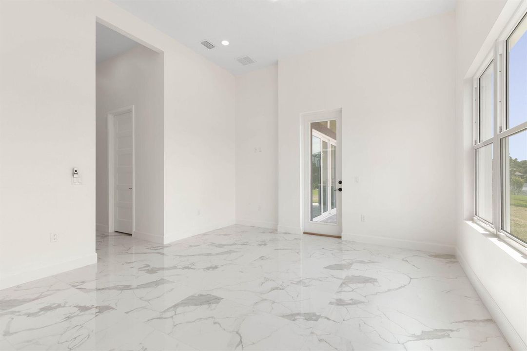 33-web-or-mls-116 Longview Way N-30
