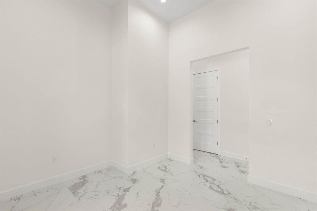 30-web-or-mls-116 Longview Way N-27