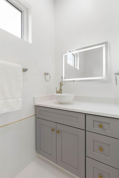51-web-or-mls-116 Longview Way N-48