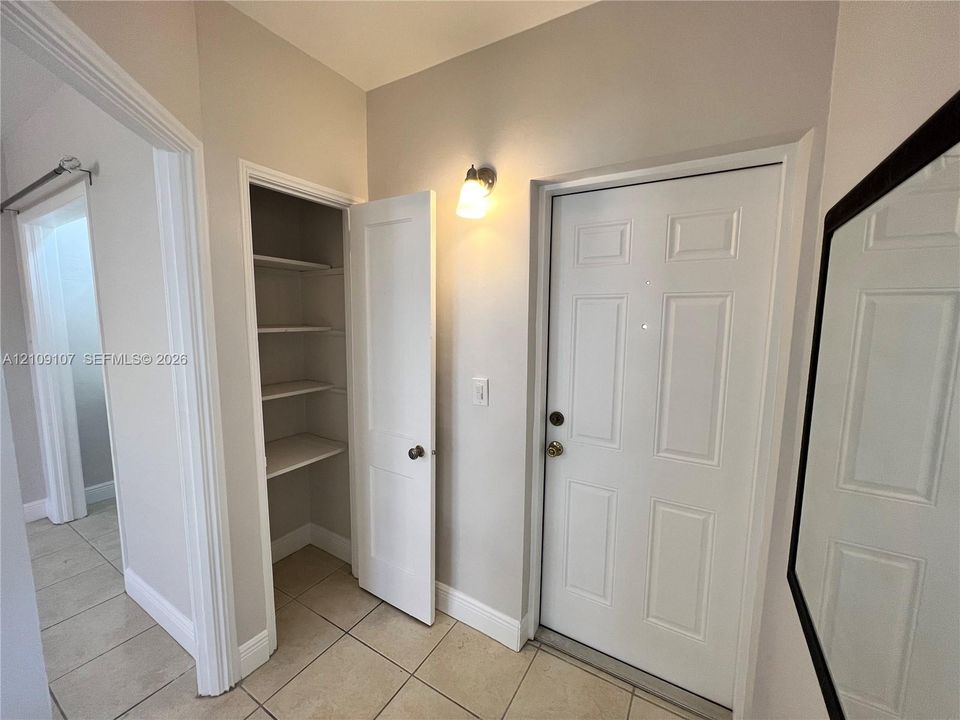 В аренду: $1,650 (1 спален, 1 ванн, 500 Квадратных фут)