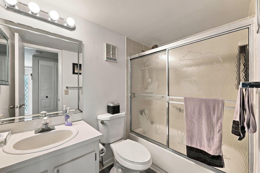 13_bathroom