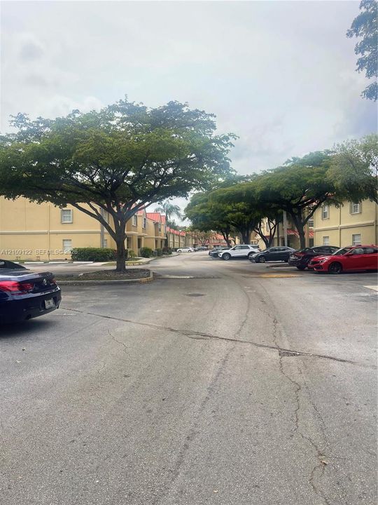 For Rent: $2,000 (1 beds, 1 baths, 735 Square Feet)
