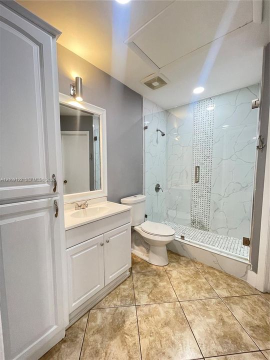 For Rent: $2,000 (1 beds, 1 baths, 735 Square Feet)