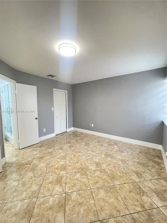 For Rent: $2,000 (1 beds, 1 baths, 735 Square Feet)