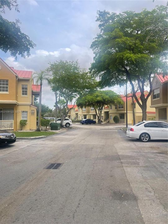 For Rent: $2,000 (1 beds, 1 baths, 735 Square Feet)