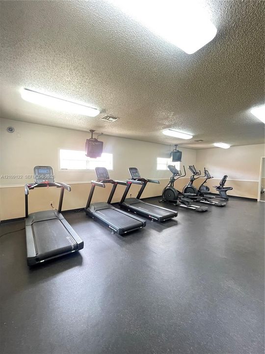 For Rent: $2,000 (1 beds, 1 baths, 735 Square Feet)