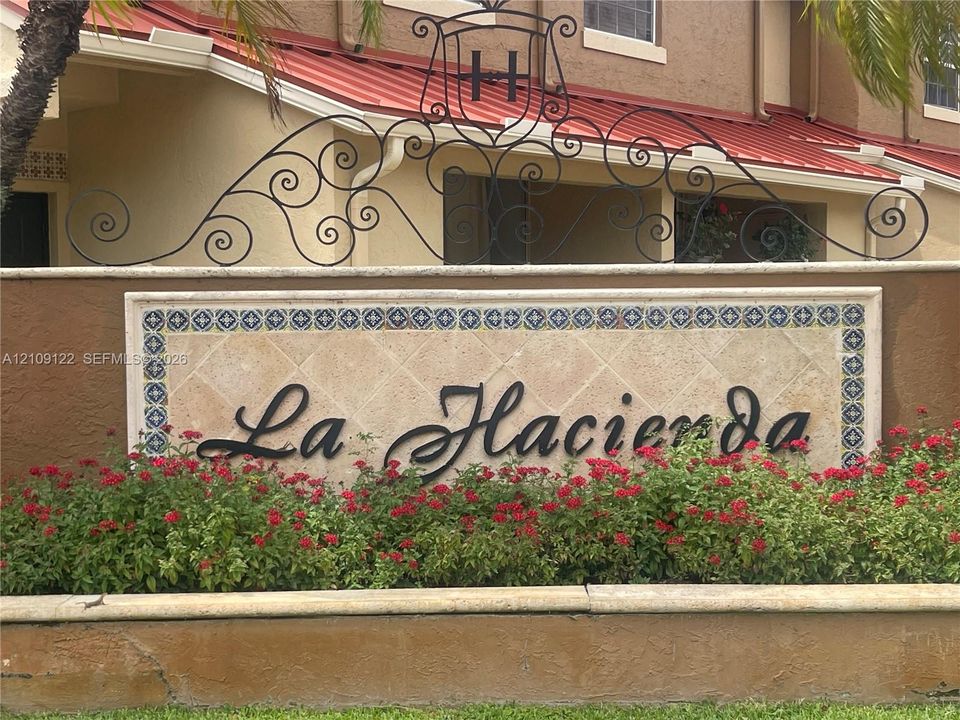 For Rent: $2,000 (1 beds, 1 baths, 735 Square Feet)