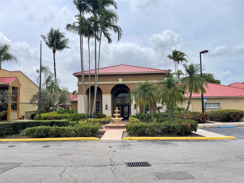 For Rent: $2,000 (1 beds, 1 baths, 735 Square Feet)