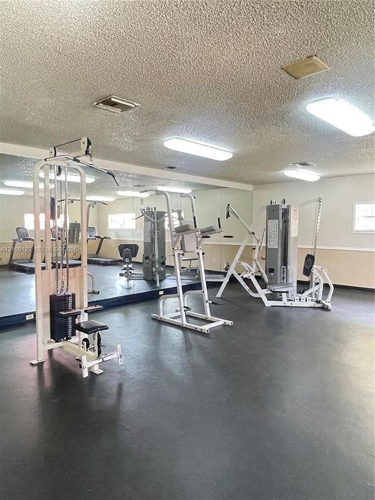 For Rent: $2,000 (1 beds, 1 baths, 735 Square Feet)