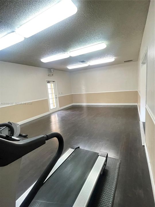 For Rent: $2,000 (1 beds, 1 baths, 735 Square Feet)