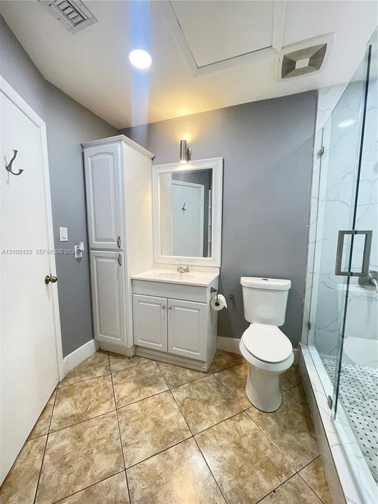 For Rent: $2,000 (1 beds, 1 baths, 735 Square Feet)