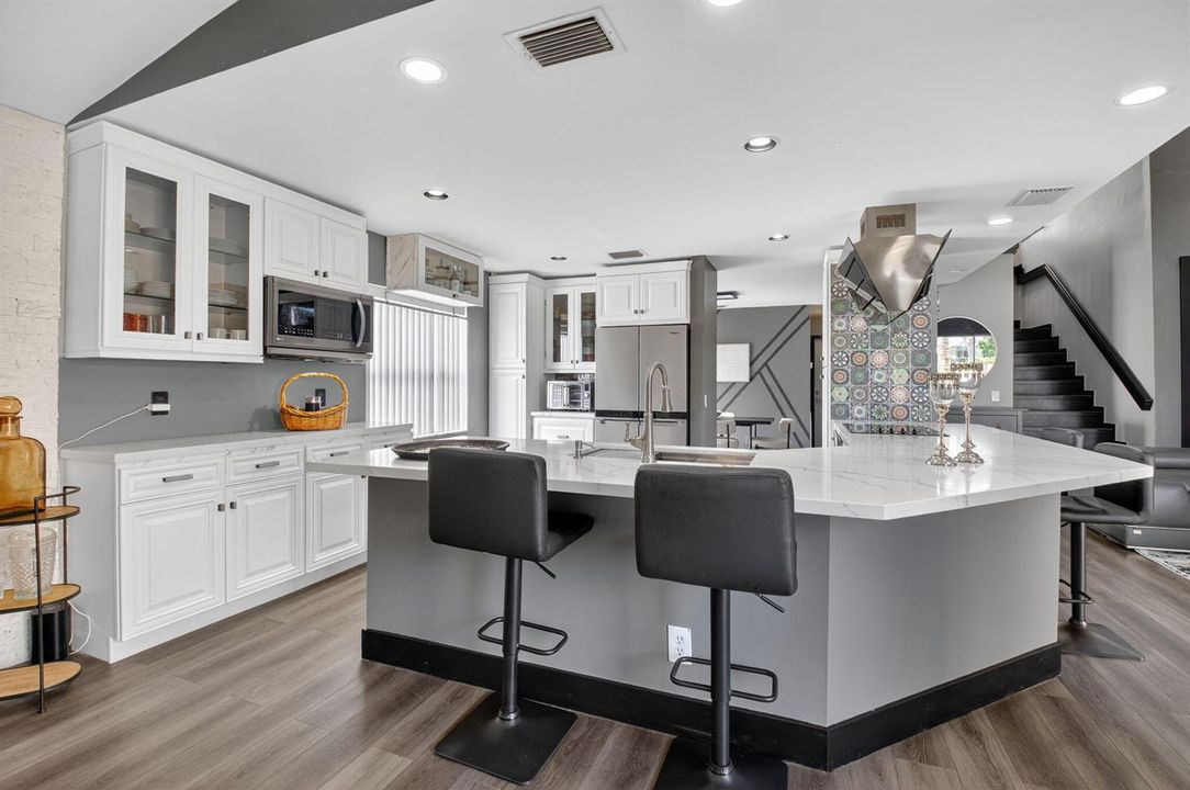 QUARTZ COUNTER TOPS