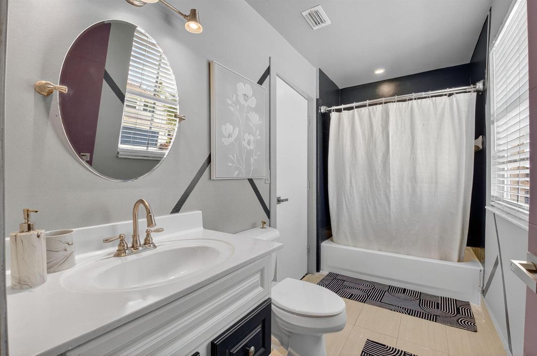 2ND BATHROOM