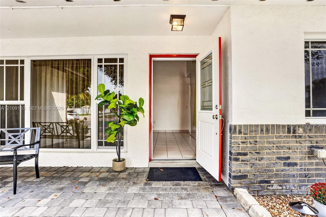 En Venta: $550,000 (3 camas, 2 baños, 1061 Pies cuadrados)