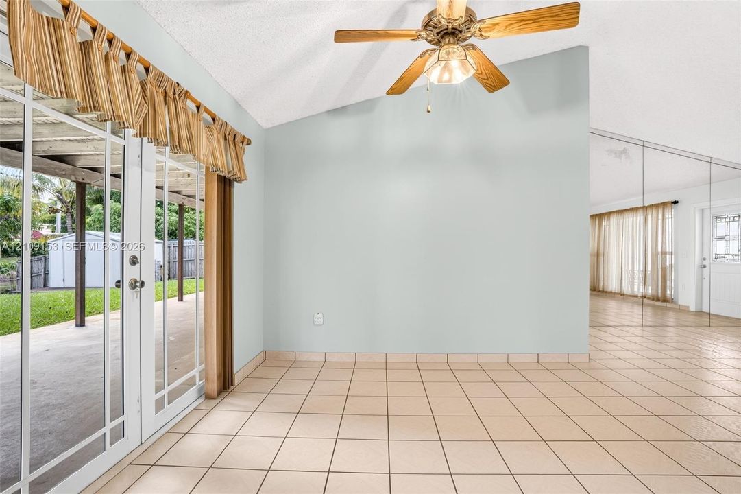 En Venta: $550,000 (3 camas, 2 baños, 1061 Pies cuadrados)