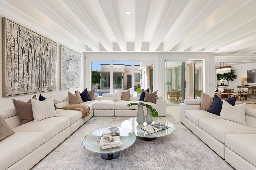 08 - Living Area 1