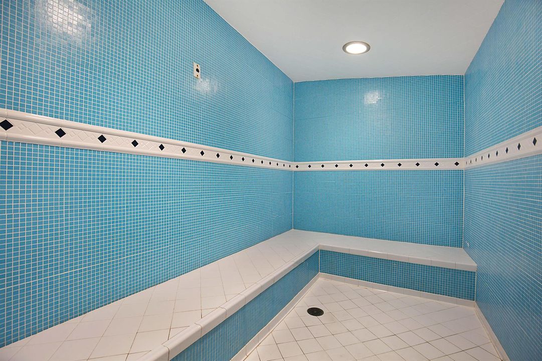 STEAM ROOM IN WOMEN'S AND MEN'S LOCKER