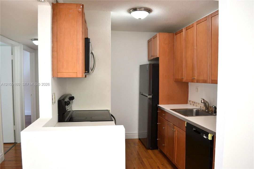 В аренду: $1,950 (2 спален, 1 ванн, 784 Квадратных фут)
