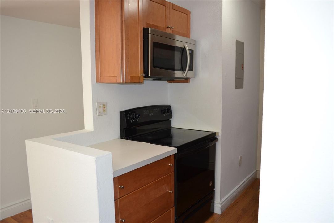 В аренду: $1,950 (2 спален, 1 ванн, 784 Квадратных фут)