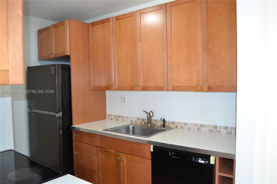В аренду: $1,950 (2 спален, 1 ванн, 784 Квадратных фут)